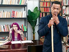 Gros cul, Sucer une bite, En levrette, Poilue, Interracial, Dénudage, Tatouage, Adolescente