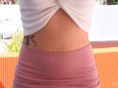 En gros plan de très près, Massage, Masturbation, Orgasme, Solo, Gicler, Jouets, Sous la jupe