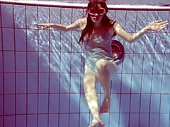 Arsch, Tussi, Braunhaarige, Frau, Freundin, Öffentlich, Titten, Unter wasser