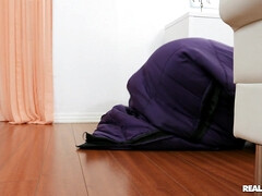 Américain, Noire, Sucer une bite, Brunette brune, Branlette thaïlandaise, Interracial, Fête, Plan cul à trois