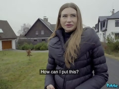 Amateur, Culo, Rubia, Al aire libre, Público, Nalgadas, Tragarse, Tatuaje