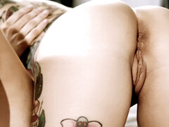 Americano, Morena, Pareja, Juegos, Besar, Lesbiana, Tetas naturales, Oficina