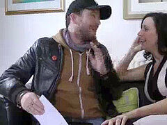 Británico, Corridas, Europeo, Tacones, Maduro, Madres para coger, Medias largas, Tatuaje