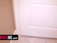 Horny Babe Taught A Lesson On How To Properly Put Condom On Her Boyfriends Cock