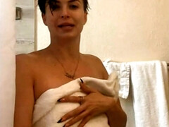 Fait maison, Masturbation, Mature, Mère que j'aimerais baiser, Douche, Solo, Voyeur, Mouillée