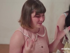 Le plan cul à quatre, Allemand, Hard, Lesbienne, Seins naturels, Piercing, Chatte, Rousse roux