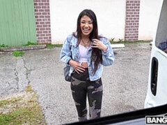 Gros cul, Brunette brune, Voiture, En levrette, Fille latino, Seins naturels, Maigrichonne, Nénés