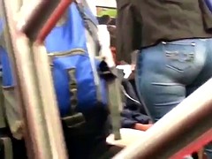 PHAT ASS IN TIGHT JEANS ON THE TRAIN