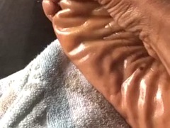Wrinkles on big black soles