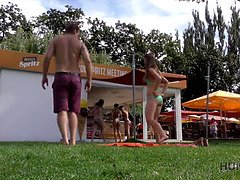 Le scommesse sono chiuse! Outdoor POV reality with a hot brunette and her boyfriend