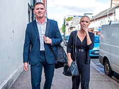 Blasen, Handjob, Küssen, Lecken, Rasiert, Kurzes haar, Entkleiden, Jungendliche (18+)