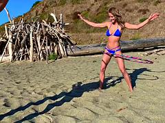 Tussi, Grosser schwanz, Blasen, Hardcore, Lesbisch, Lecken, Sport, Flotter dreier