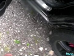 Leie, Blasen, Braunhaarige, Auto, Milf, Pov, Kurzes haar, Titten