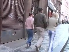 In den arsch, Tussi, Schlafzimmer, Blondine, Braunhaarige, Russisch, Flotter dreier