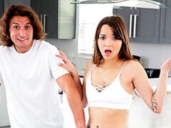 Sucer une bite, En levrette, Souple, Branlette thaïlandaise, Seins naturels, Piercing, Pov, Soeurs