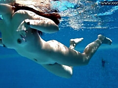 Бикини, Женщины, Фетиш, Волосатые, Латиноамериканки, Крошечные, Бассейн, Молоденькие