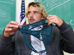 Sucer une bite, Brunette brune, Gode, En levrette, Poilue, Hd, Seins naturels, Jouets