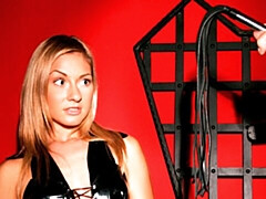 Жопа, Пальцем, Мастурбация, Натуральные сиськи, Короткая стрижка, Тощие, Соло, Стриптизерша