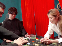 Blondine, Blasen, Spiele, Höschen, Rasiert, Strümpfe, Titten, Uniform