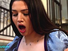 Grosser schwanz, Braunhaarige, Schwanz, Lecken, Natürlichen titten, Nippel, Muschi, Reiten