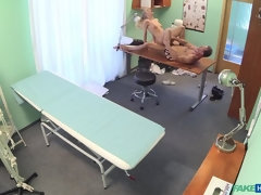 Médico, Estilo perrito, Penetracion con dedos, Lamidas, Oficina, Coño, Uniforme, Voyeur