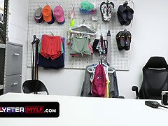 Grote mammen, Blond, Pijpbeurt, Sperma in gezicht, Schreeuwen, Stiefmoeder, Tiener, Trio