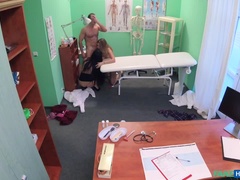 Sucer une bite, Médecin, En levrette, Doigter, Branlette thaïlandaise, Infirmière, Train, Uniforme