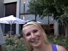 Блондинки, Пальцем