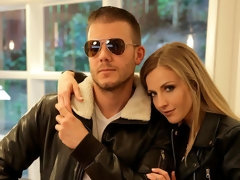 Blondine, Blasen, Hundestellung, Handjob, Hardcore, Tätowierung, Jungendliche (18+), Titten