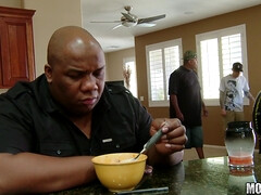 黒人, フェラチオ, 顔射, 異人種間, なめる, 熟年, 淫乱熟女, オマンコ