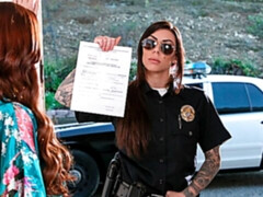 Vingeren, Zoenen, Lesbisch, Likken, Ondergoed, Masturbatie, Tatoeage, Tieten likken