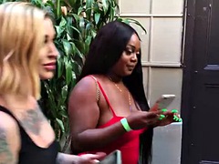 Grosse titten, Reif, Milf, Party, Pornostars, Öffentlich