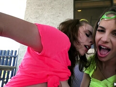 Arsch, Tussi, Bikini, Braunhaarige, Im freien, Zierlich, Piercing, Hintern versohlen