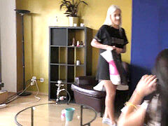 Schwarz, Braunhaarige, Party, Erotischer film, Jungendliche (18+), Titten, Unter dem rock, Spanner
