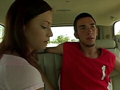 Verga grande, Morena, Coche, Penetracion con dedos, Pajear, Al aire libre, Pequeña, Cabello corto