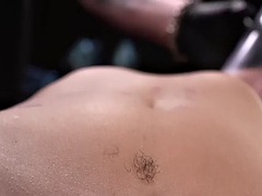 Sadomasoquismo, Amarrada, Fetiche, Penetracion con dedos, Peludo, Tatuaje, Tetas, Juguetes