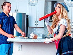 Grosse bite, Blonde, Sucer une bite, Mignonne, En levrette, Souple, Petite femme