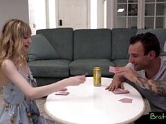 Blonde, Sucer une bite, Gorge profonde, Hard, Bite énorme, Petite femme, Rugueux, Maigrichonne