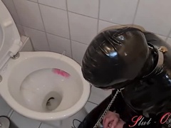 Fesselspiele, Domination, Latex, Pissen, Gummi, Dusche, Schlucken, Hure