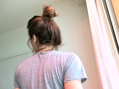 Leie, Braunhaarige, Spermaladung, Aufs gesicht abspritzen, Hardcore, Nippel, Piercing, Titten