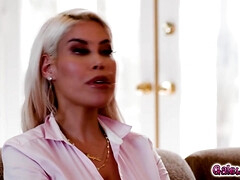 Blond, Gezichtzitten, Harig, Hd, Lesbisch, Moeder die ik wil neuken, Kut duiken, Kousen