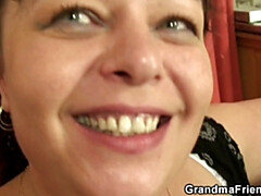 Leie, Grosse titten, Tschechisch, Fett, Oma, Reif, Mutti, Flotter dreier