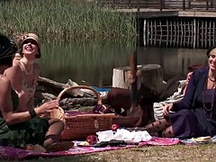 Большие сиськи, Минет, Групповуха, Лесбиянка, На природе, Наездница, Софткор, Сиськи