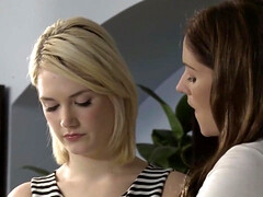 Grosser arsch, Grosse titten, Blondine, Braunhaarige, Vollbusig, Masturbation, Strapon, Titten