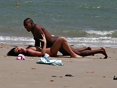 Grosse bite, Bikini, Noire, Cocu, Hard, Public, Plan cul à trois, Épouse