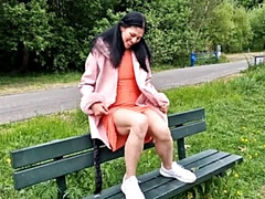 Enthousiasteling, Hd, Naakt, Naakt, Buiten, Slipje, Pissen, Alleen