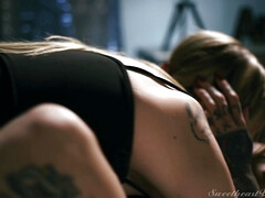 Поза 69, Жопа, Спальня, Поцелуи, Мастурбация, Пирсинг, Киски, Сиськи