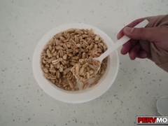 デカ尻, デカパイ, ブロンド, 手コキする, オナニー, 淫乱熟女, 義母, 禁句