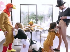 Culo, Tetas grandes, Mamada, Morena, Hija, Estilo perrito, Mamá, Tetas naturales