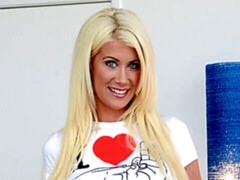 Enthousiasteling, Anaal, Grote lul, Blond, Pijpbeurt, Sperma in gezicht, Masturbatie, Mager